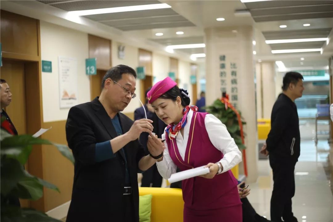 黄冈24小时套医保卡(北京医保卡使用指南)